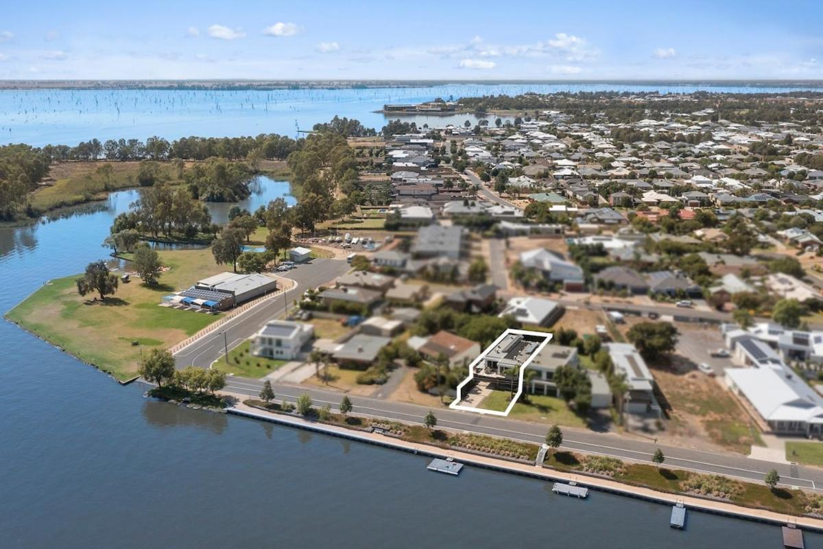 Lakehouse With Jetty & Pool Villa Yarrawonga Exterior photo