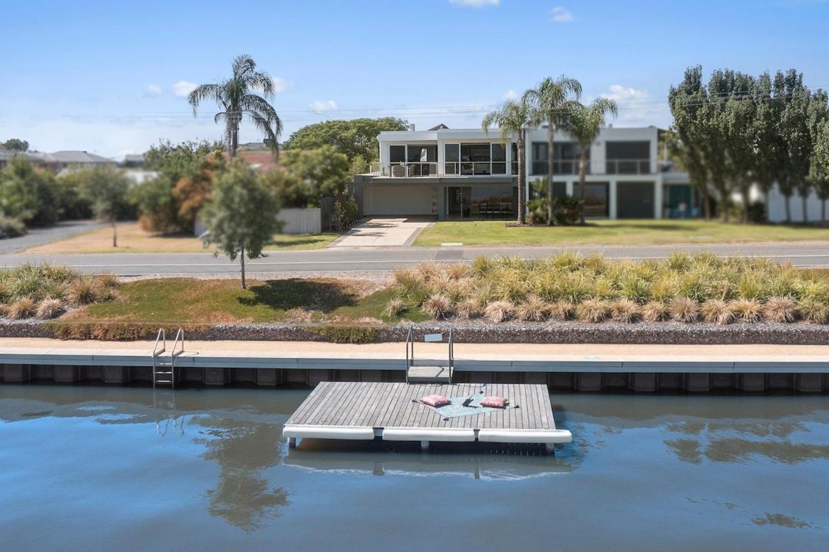 Lakehouse With Jetty & Pool Villa Yarrawonga Exterior photo